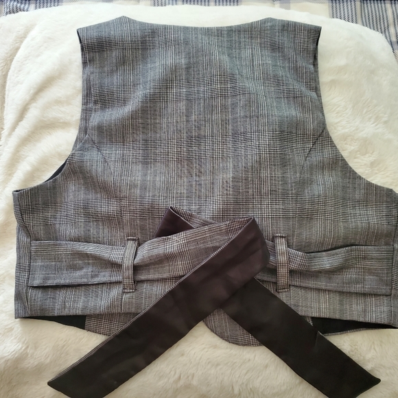 Cropped vest - Picture 2 of 9